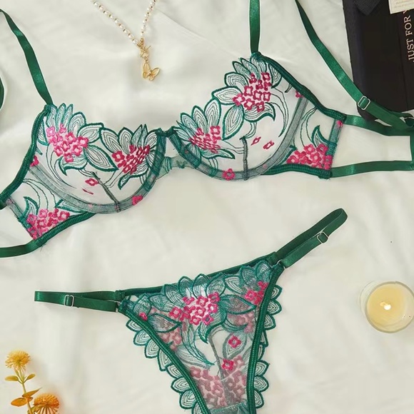 Lace Embroidery Lingerie Set (all size available) - Picture 2 of 4